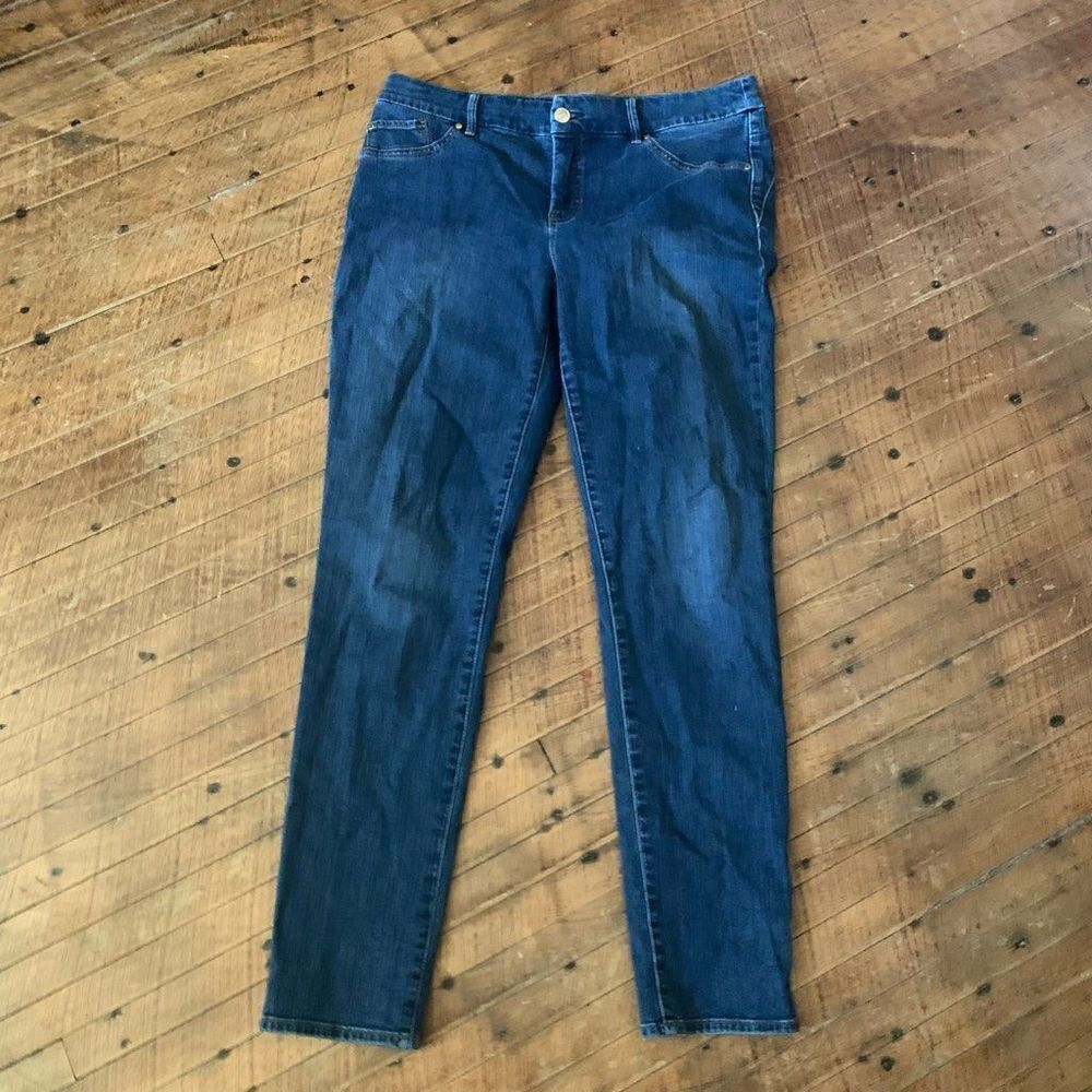 Chicos So Slimming dark wash stretchy 8/10 travel normcore jeans